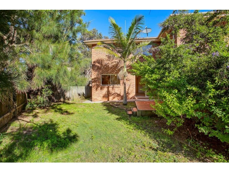 2/11 Bareena Avenue, North Avoca NSW 2260