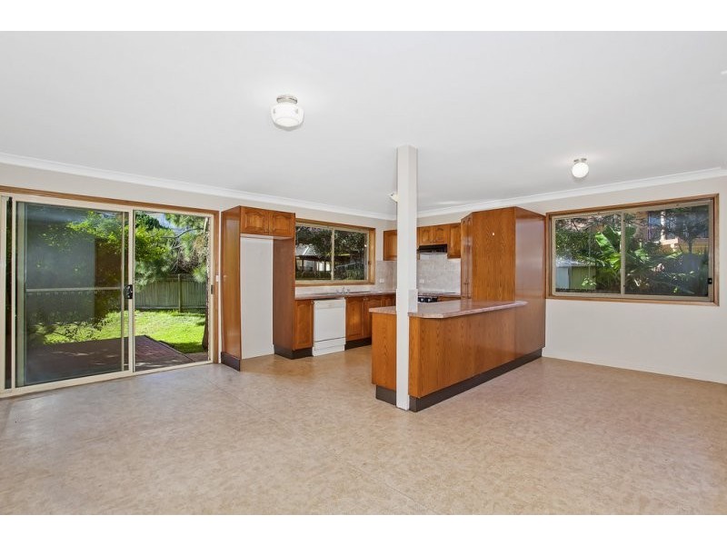 2/11 Bareena Avenue, North Avoca NSW 2260