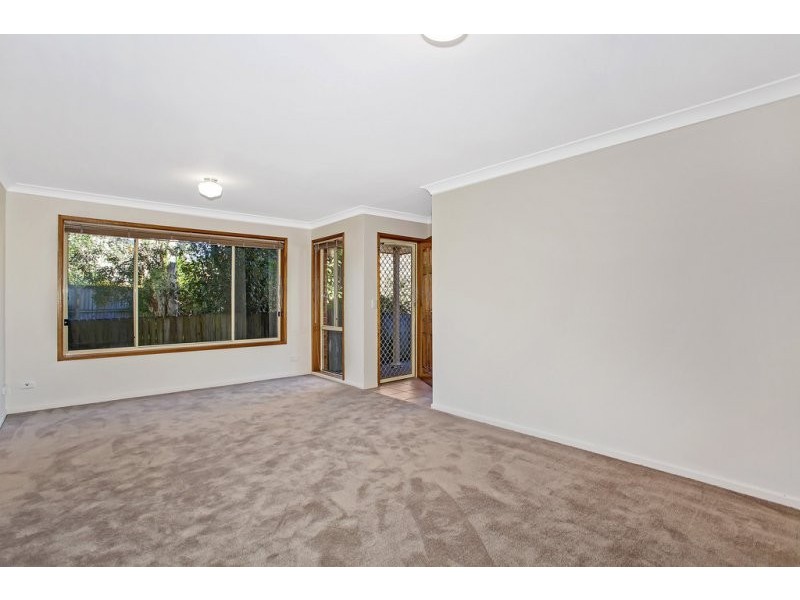 2/11 Bareena Avenue, North Avoca NSW 2260