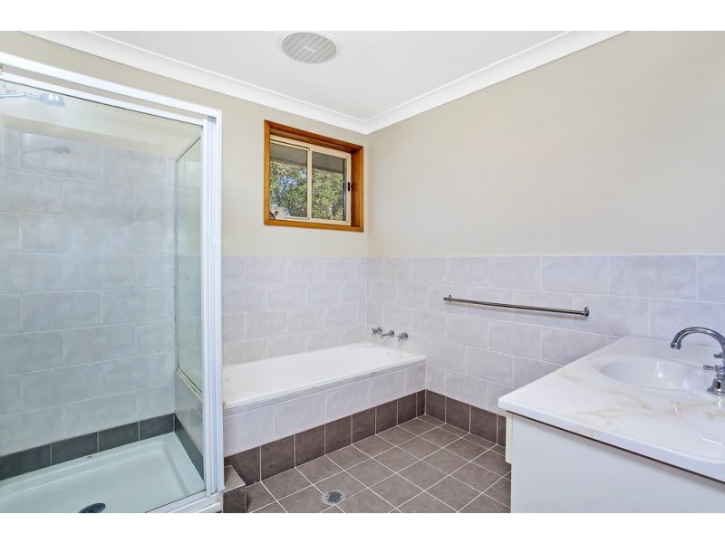 2/11 Bareena Avenue, North Avoca NSW 2260