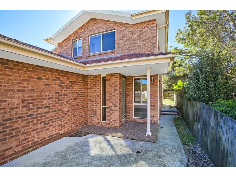 2/11 Bareena Avenue, North Avoca NSW 2260