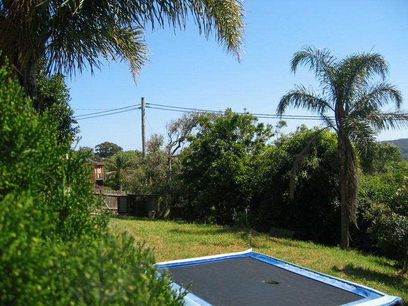 51 Forresters Beach Road, Forresters Beach NSW 2260