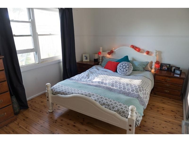 11 Bateau Bay Road, Bateau Bay NSW 2261