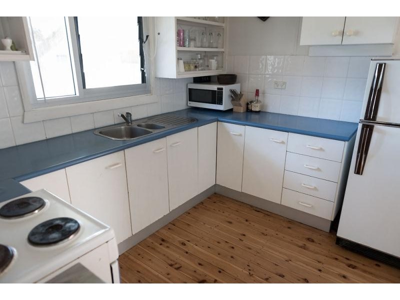 11 Bateau Bay Road, Bateau Bay NSW 2261