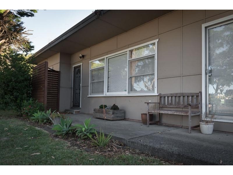 11 Bateau Bay Road, Bateau Bay NSW 2261