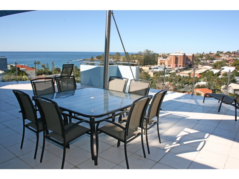 2/30-32 Barnhill Road, Terrigal NSW 2260