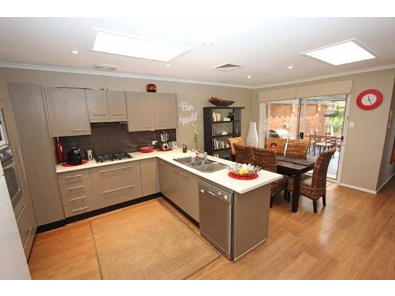 1/4 Willowin Close, Green Point NSW 2251