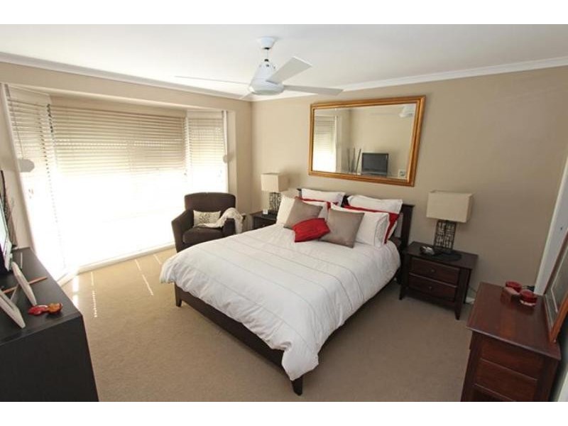 1/4 Willowin Close, Green Point NSW 2251