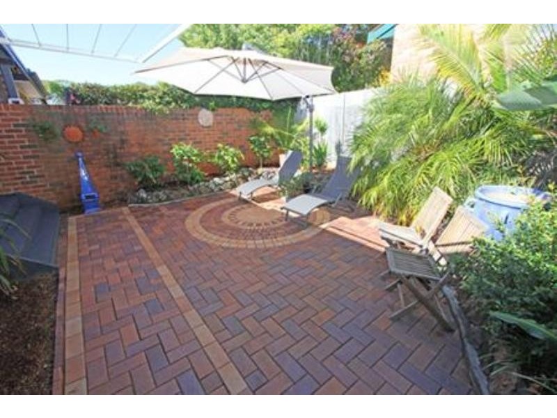 1/4 Willowin Close, Green Point NSW 2251