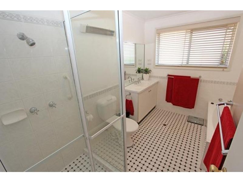 1/4 Willowin Close, Green Point NSW 2251