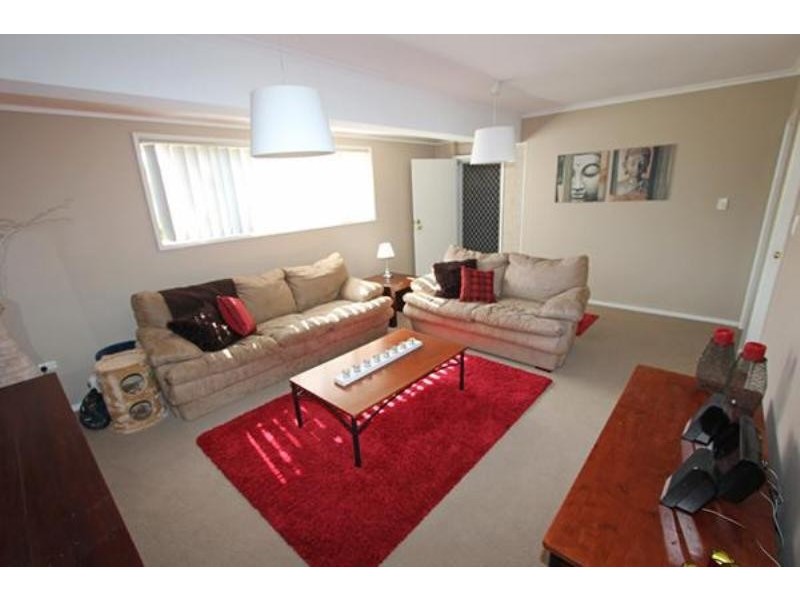 1/4 Willowin Close, Green Point NSW 2251