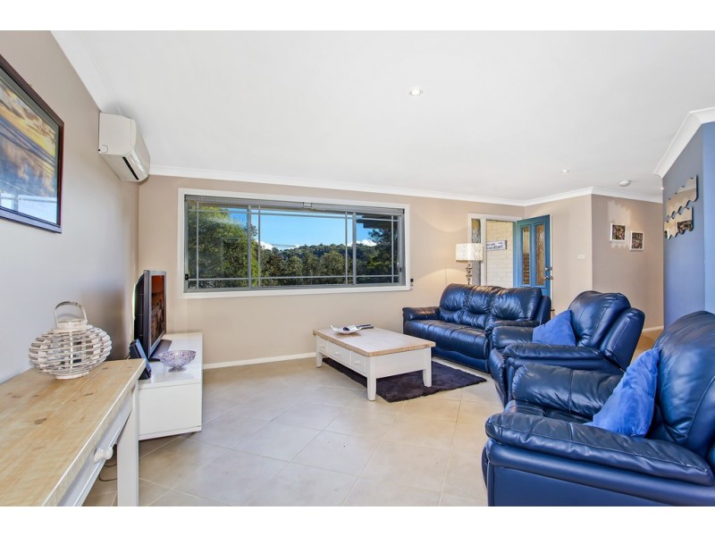 86 The Round Dr, Avoca Beach NSW 2251