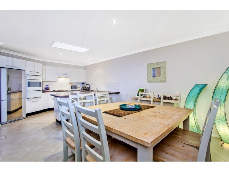 86 The Round Dr, Avoca Beach NSW 2251