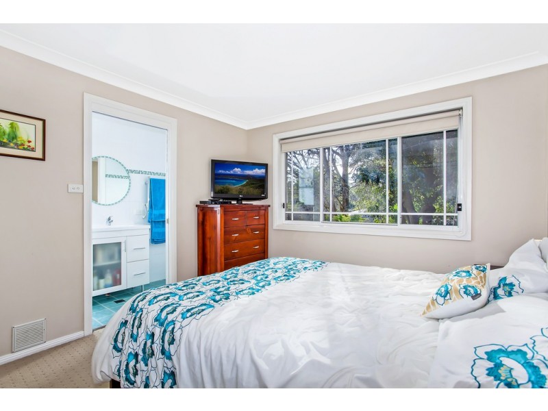 86 The Round Dr, Avoca Beach NSW 2251