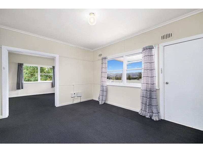 11 Young Street, West Gosford NSW 2250