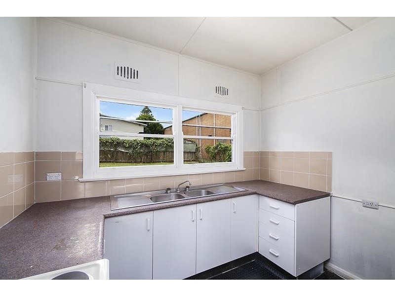 11 Young Street, West Gosford NSW 2250