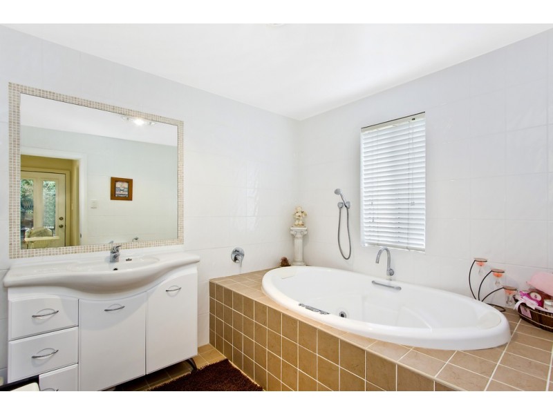 27 Francis Road, North Avoca NSW 2260