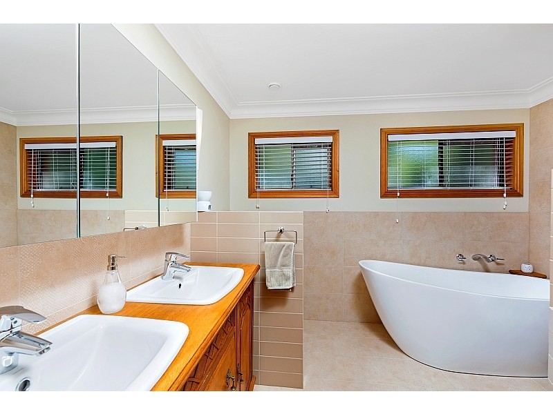 8 Walder Crescent, Avoca Beach NSW 2251