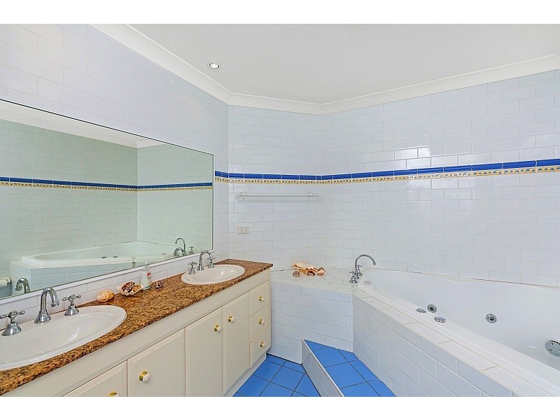 1/1 Cliff Avenue, Avoca Beach NSW 2251