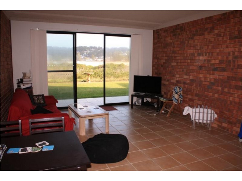 2/10 Bareena Avenue, North Avoca NSW 2260