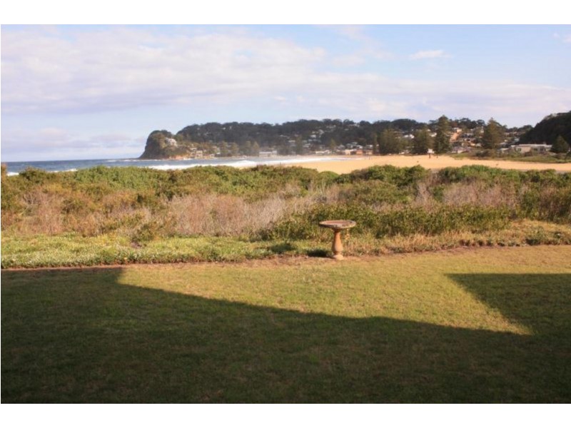 2/10 Bareena Avenue, North Avoca NSW 2260