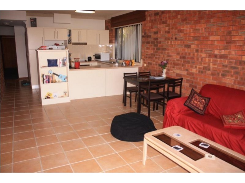 2/10 Bareena Avenue, North Avoca NSW 2260