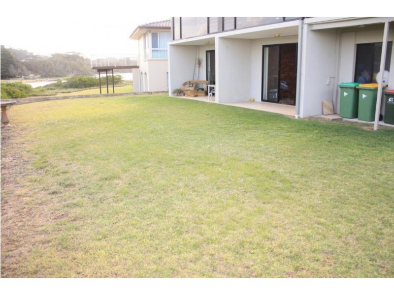 2/10 Bareena Avenue, North Avoca NSW 2260