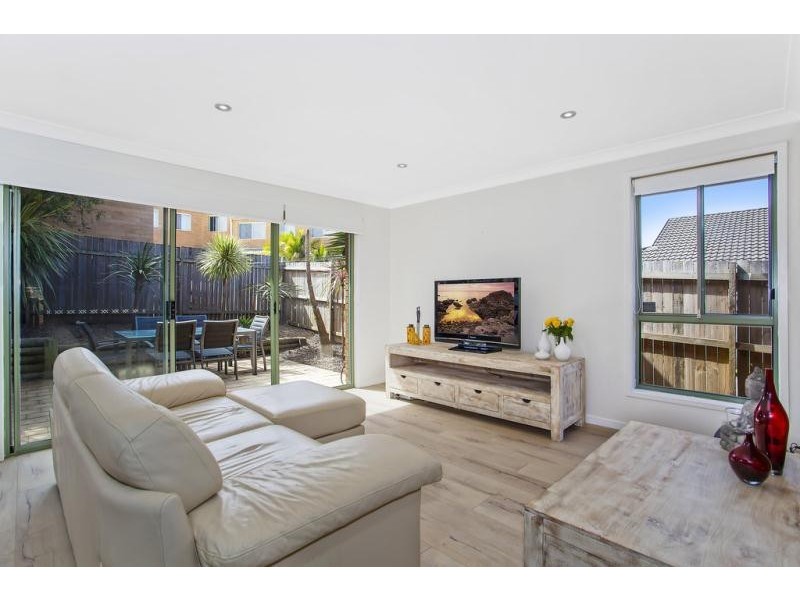 2/234 Cresthaven Avenue, Bateau Bay NSW 2261