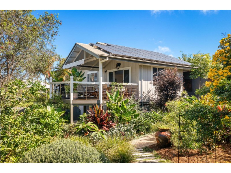 11 Hakea Crescent, Suffolk Park NSW 2481