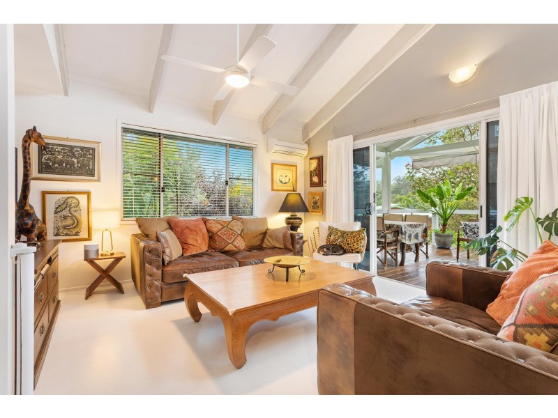 11 Hakea Crescent, Suffolk Park NSW 2481