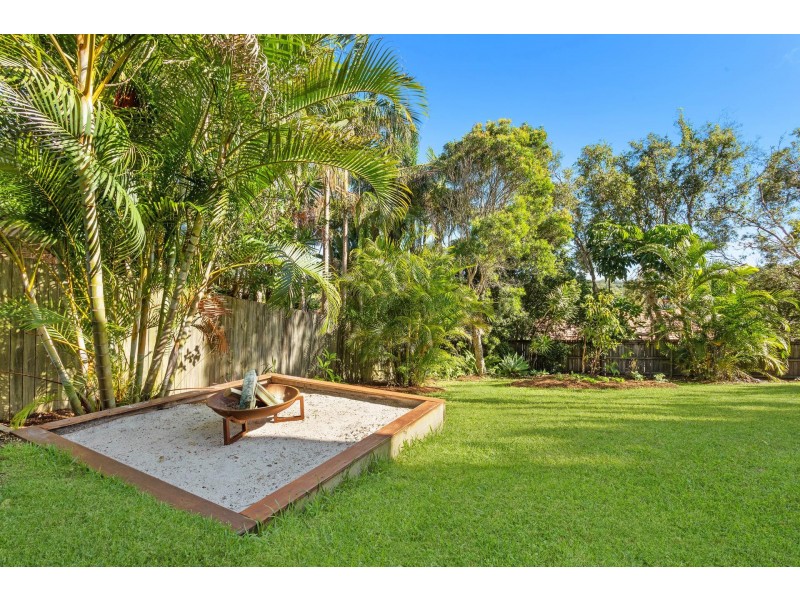 11 Hakea Crescent, Suffolk Park NSW 2481