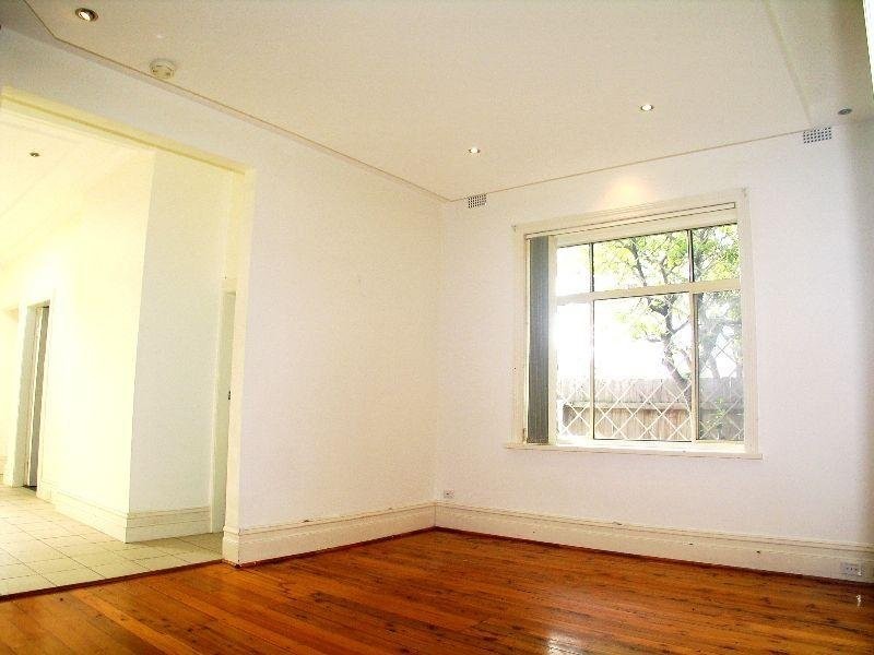 8 Anzac Parade, Kensington NSW 2033