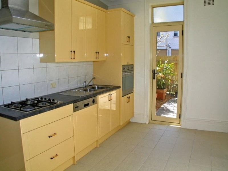 8 Anzac Parade, Kensington NSW 2033