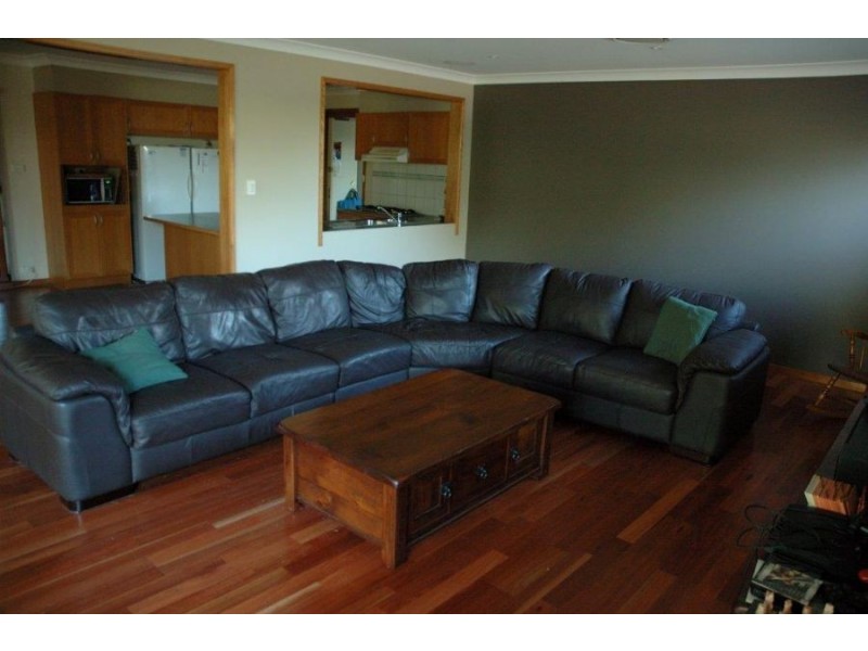 10 Tivoli Crt, Wattle Grove NSW 2173