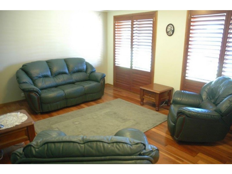 10 Tivoli Crt, Wattle Grove NSW 2173