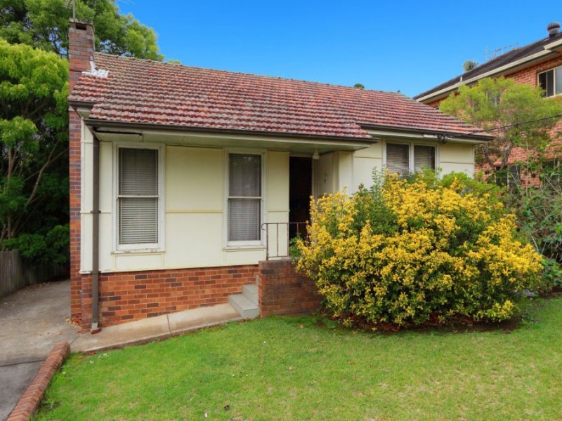 4 Pearce Ave, Peakhurst NSW 2210