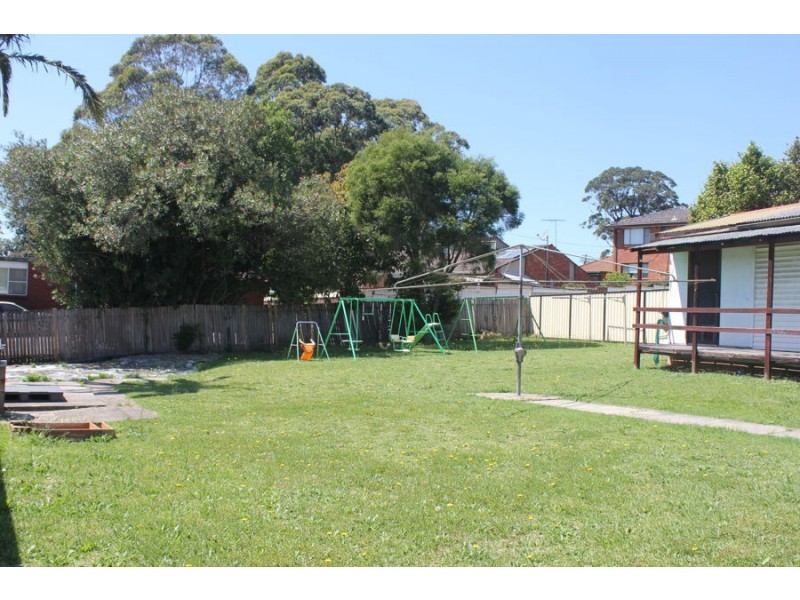 2 Georges Cr, Roselands NSW 2196