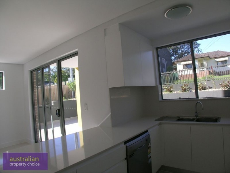 4 /2-4 Peake Parade, Peakhurst NSW 2210