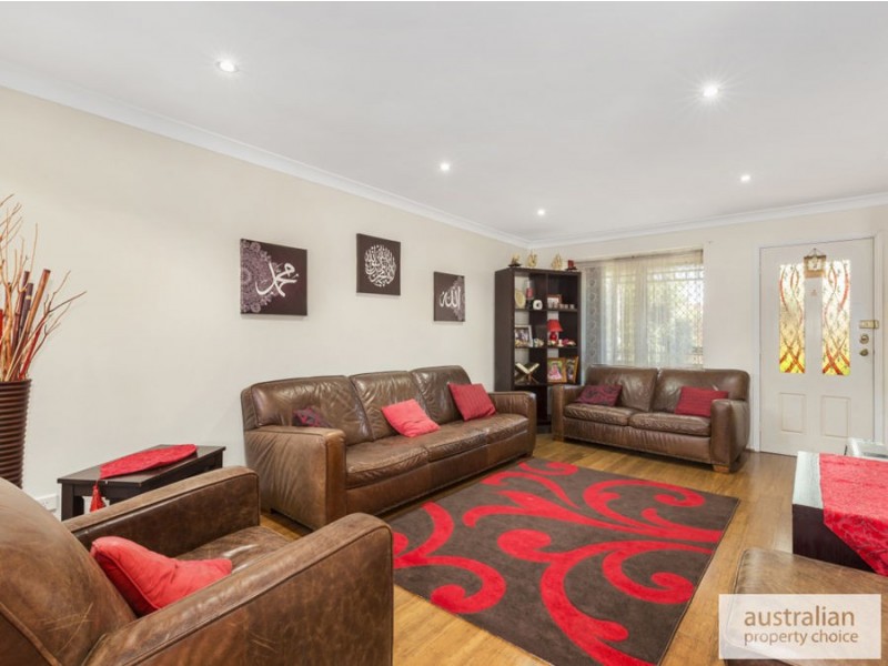 6 Banyule Court, Wattle Grove NSW 2173