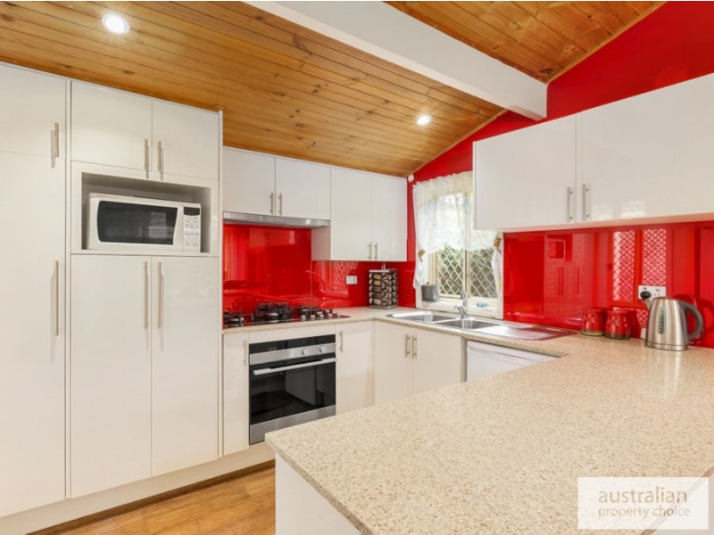 6 Banyule Court, Wattle Grove NSW 2173