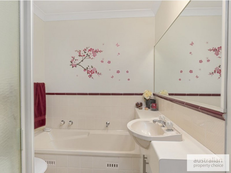 6 Banyule Court, Wattle Grove NSW 2173