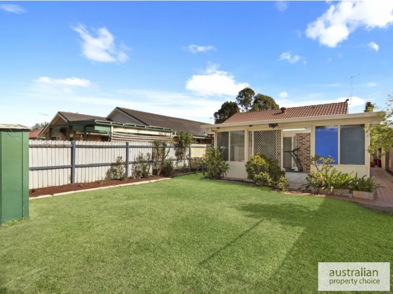 6 Banyule Court, Wattle Grove NSW 2173