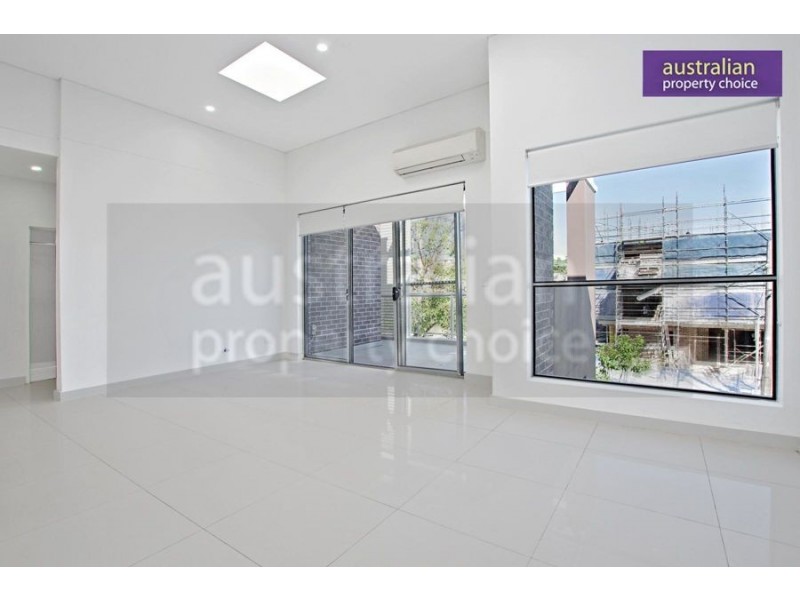 18/4-8 Pearce Ave, Peakhurst NSW 2210