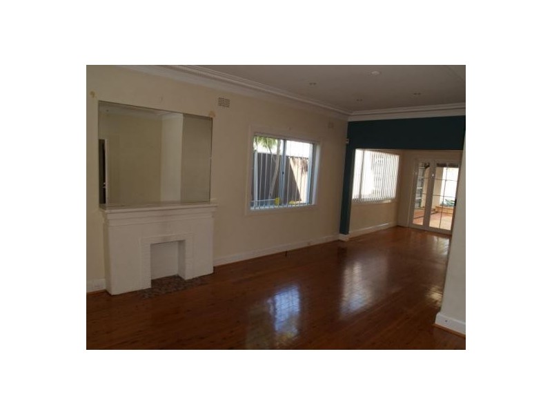 2 Hansen Ave, Earlwood NSW 2206