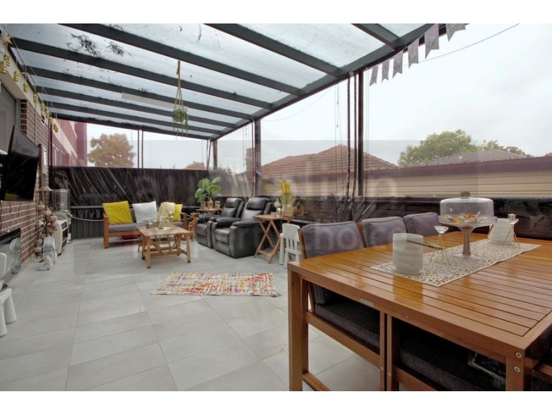 2/4-8 Hugh Ave, Peakhurst NSW 2210