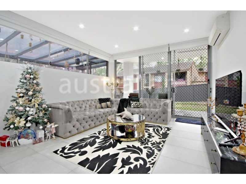 2/4-8 Hugh Ave, Peakhurst NSW 2210