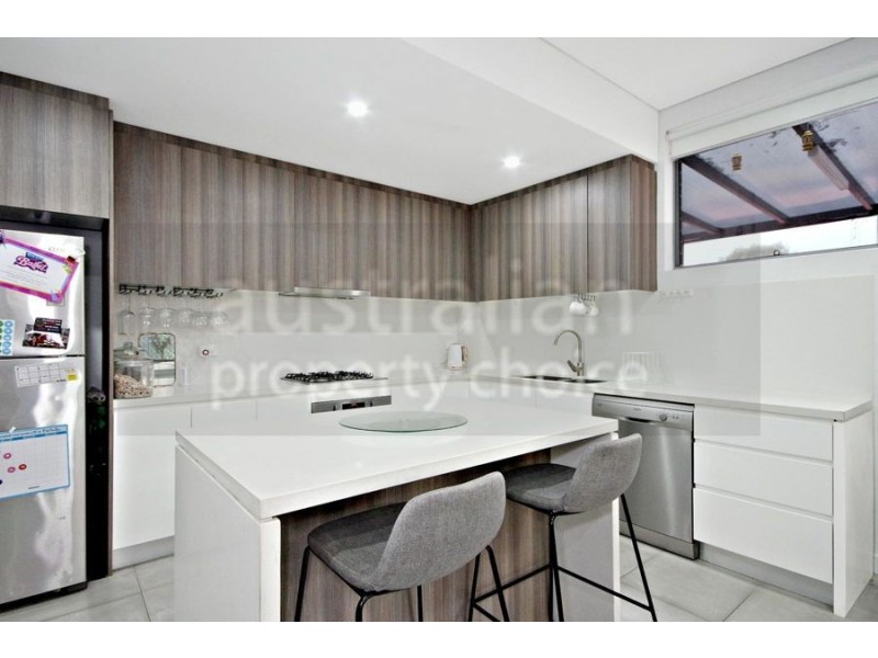 2/4-8 Hugh Ave, Peakhurst NSW 2210