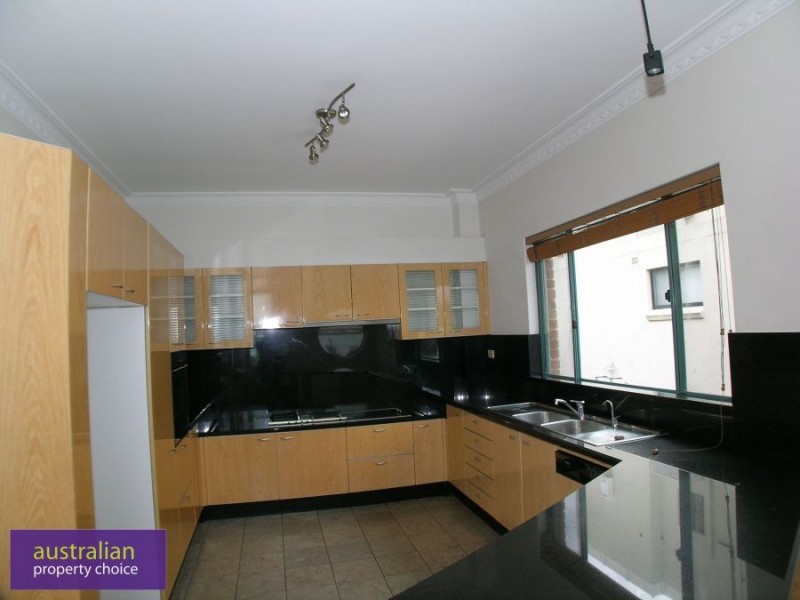 8 General Holmes Drive, Brighton-le-sands NSW 2216