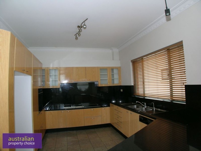 8 General Holmes Drive, Brighton-le-sands NSW 2216