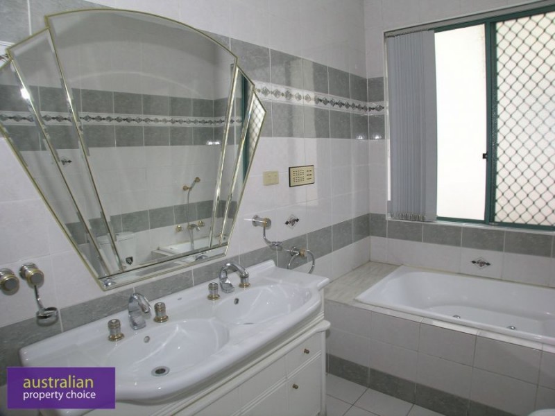 8 General Holmes Drive, Brighton-le-sands NSW 2216